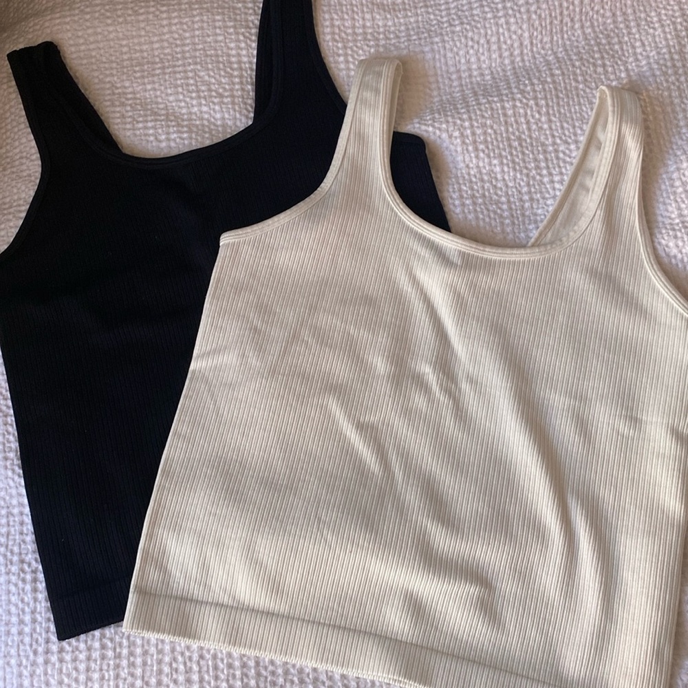 2 A New Day Tank Tops Size L